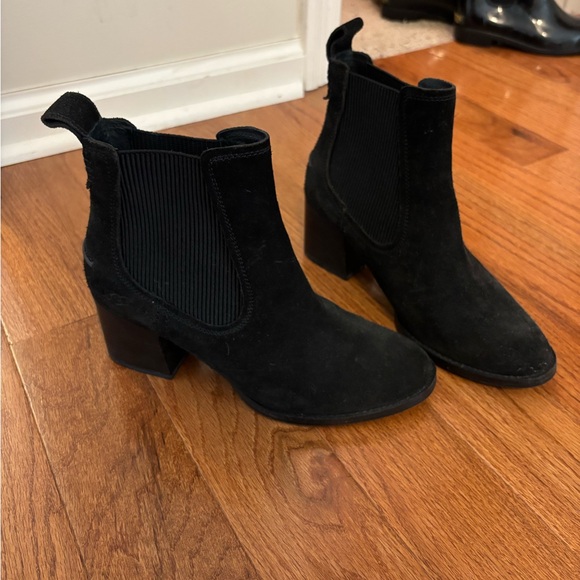 UGG Black Ankle Booties - Picture 1 of 5